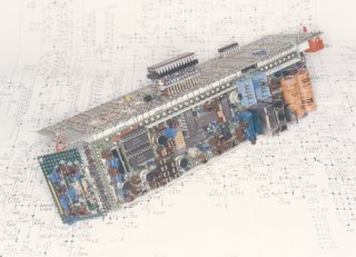 
Labormuster einer analogen Zeilenkamera mit Belichtungsautomatik,
 auswechselbarer lokaler Intelligenz und RS232C-Schnittstelle
Lab model of an analog line-camera with exposure-time automatic,
 exchangeable local intelligence and RS232C interface
 (17 Kbytes JPEG)
